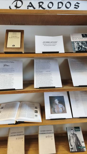 Literatūros paroda „Jis dirbo Lietuvai“ Dusmenų bibliotekoje Literatūros paroda „Jis dirbo Lietuvai“ Dusmenų bibliotekoje