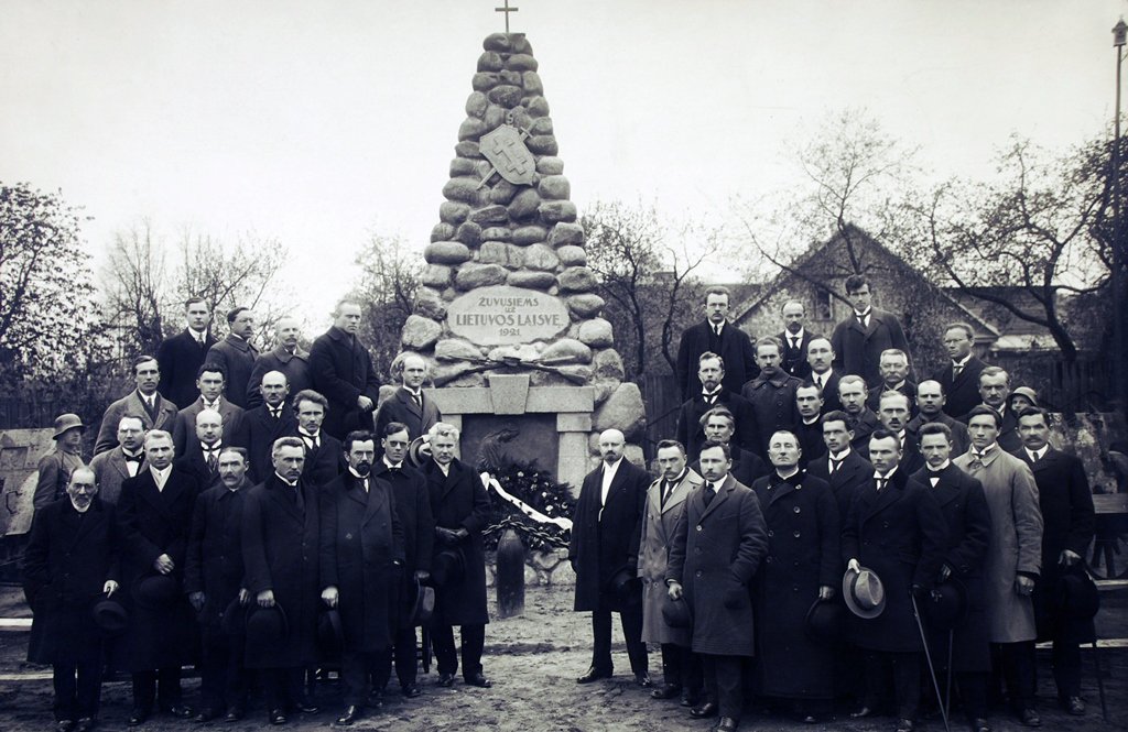 1920 m. balandžio 14-15 d. išrinktas Lietuvos Steigiamasis Seimas. Pirmieji demokratiniai rinkimai Lietuvoje