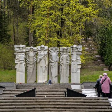 Vilniaus Antakalnio kapinėse nebeliks memorialo sovietų kariams 