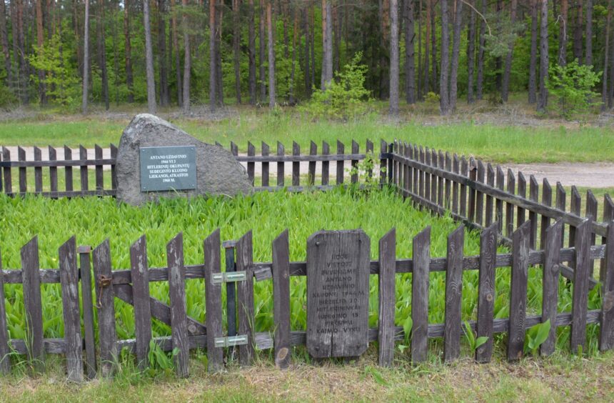 Vytautas Saulėnas. Pirčiupių kaimo praeitis Vytautas Saulėnas. Pirčiupių kaimo praeitis