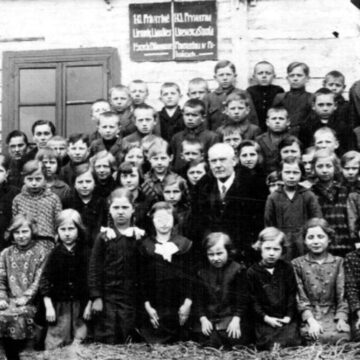 Daug kartų steigta ir uždarinėta (2)