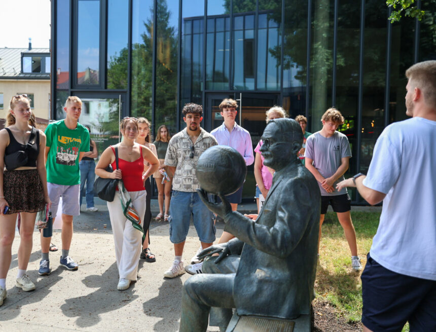 Užsienio lietuviai grįžta į Lietuvą studijuoti, dirbti ir kurti verslo Užsienio lietuviai grįžta į Lietuvą studijuoti, dirbti ir kurti verslo