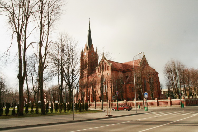 Tarp šventoriaus vardų arba žiupsnelis apie kunigą Juozapą Miklovą