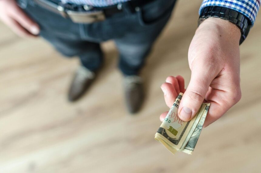 Kas yra paskolos refinansavimas? Ar verta refinansuoti paskolą?