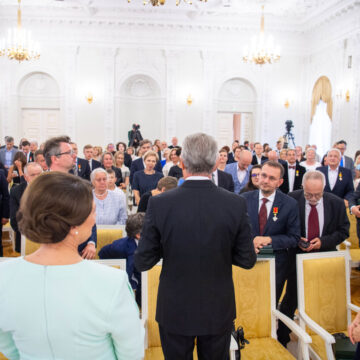 Prezidentas įteikė valstybės apdovanojimus už nuopelnus Lietuvai ir jos vardo garsinimą