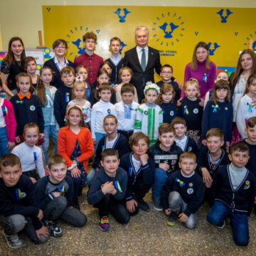 Europos dieną Prezidentas susitiko su Utenoje besimokančiais ukrainiečiais