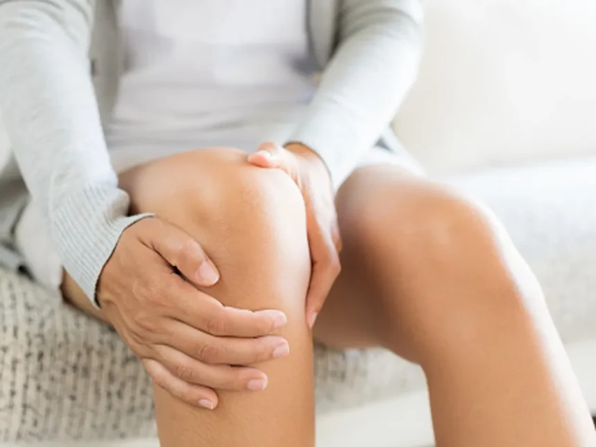 Sąnarių skausmams įtakos turi ne tik besikeičiantis oras rudenį – specialistai papasakojo, kas apsaugos nuo kelio sąnario traumų Sąnarių skausmams įtakos turi ne tik besikeičiantis oras rudenį – specialistai papasakojo, kas apsaugos nuo kelio sąnario traumų