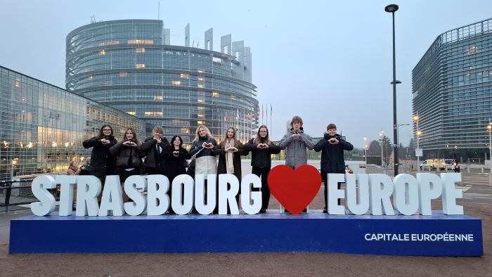 Euroskola Strasbūre – gyva demokratijos pamoka Lietuvos gimnazistams Euroskola Strasbūre – gyva demokratijos pamoka Lietuvos gimnazistams