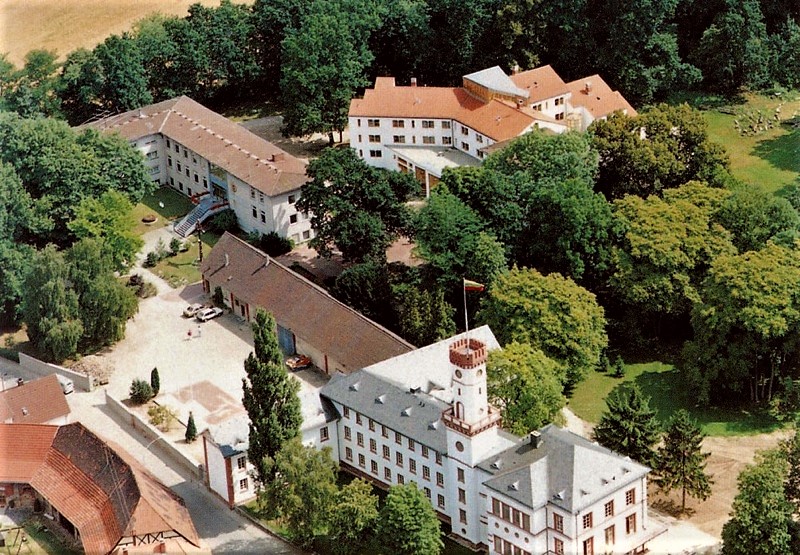 Vasario 16-osios gimnazija buvo vienintelė lietuvių mokykla laisvame pasaulyje